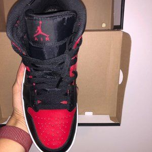 Jordan 1Mid Banned 2020